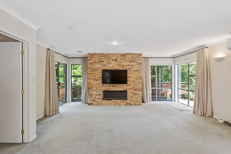 Photo of property in 8a Williams Terrace, Fitzherbert, Palmerston North, 4410