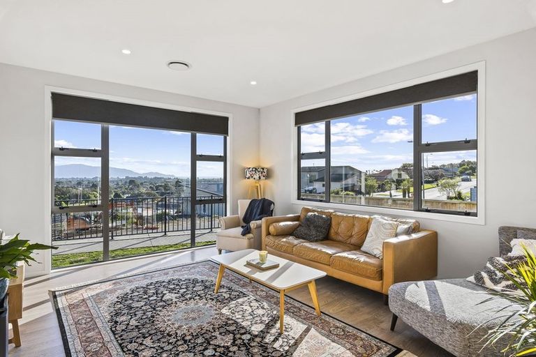 Photo of property in 99 Kakariki Grove, Waikanae, 5036