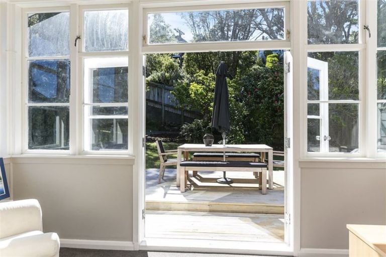 Photo of property in 16 Ranui Crescent, Khandallah, Wellington, 6035