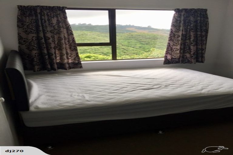 Photo of property in 41a Sunhaven Drive, Newlands, Wellington, 6037