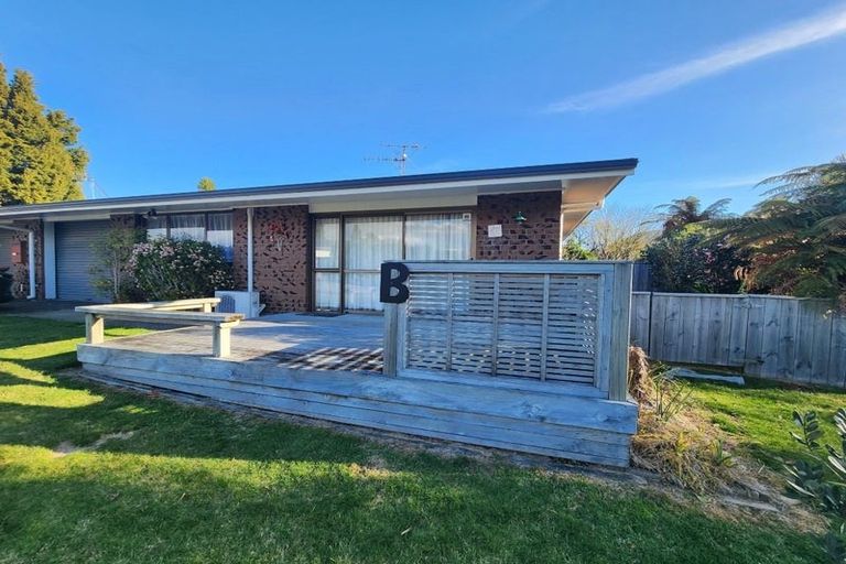 Photo of property in 10b Taurus Place, Kawaha Point, Rotorua, 3010