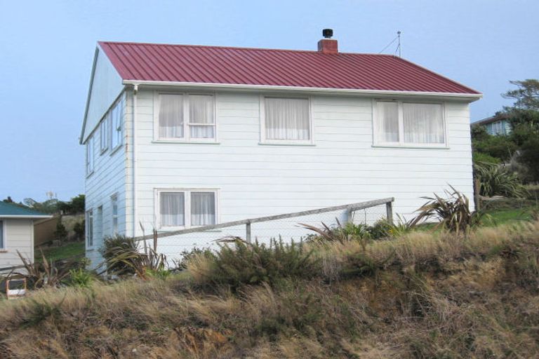 Photo of property in 34 Ruskin Road, Newlands, Wellington, 6037