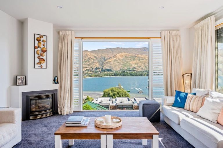Photo of property in 32 Lismore Street, Wanaka, 9305