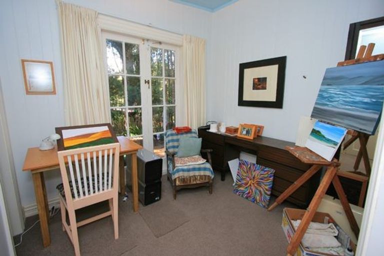 Photo of property in 57 Otitori Bay Road, Titirangi, Auckland, 0604