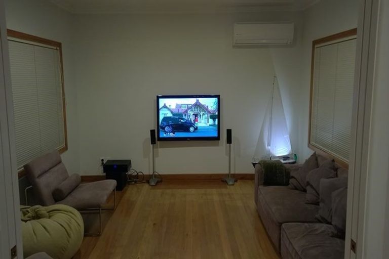 Photo of property in 28 Coles Crescent, Papakura, 2110