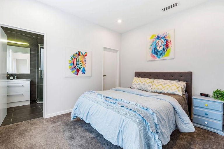 Photo of property in 1 Crompton Place, Orewa, 0931
