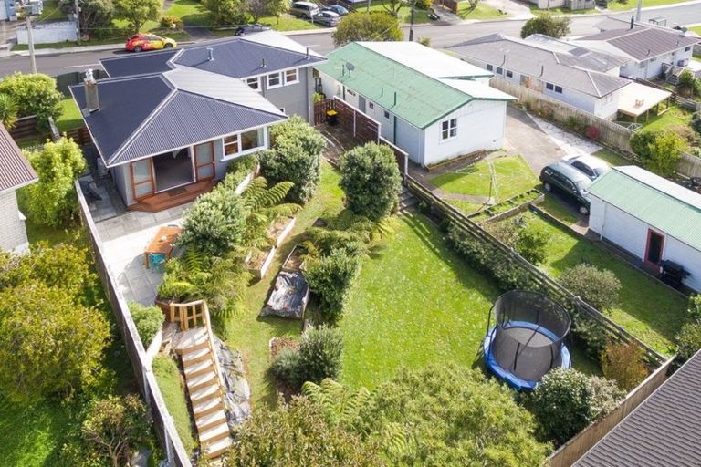 Photo of property in 64 Mark Avenue, Paparangi, Wellington, 6037