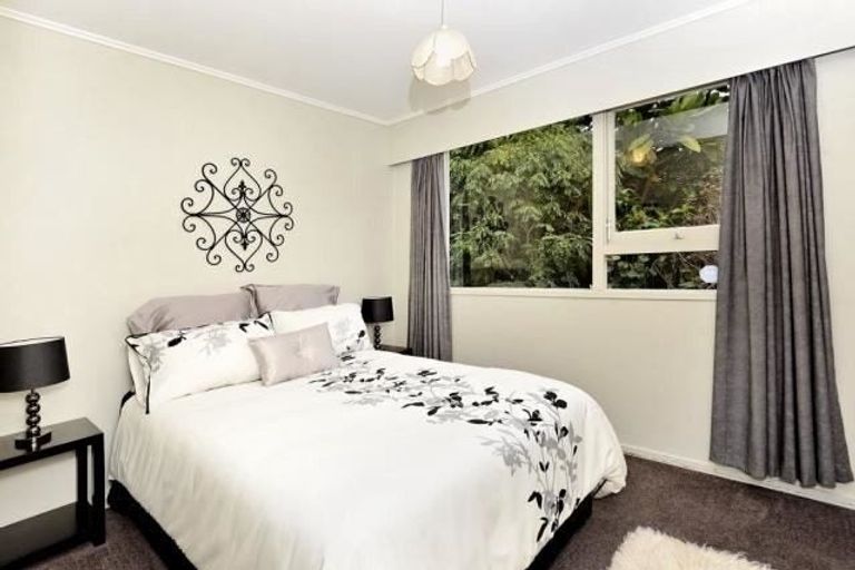 Photo of property in 31 Patts Avenue, Glendene, Auckland, 0602