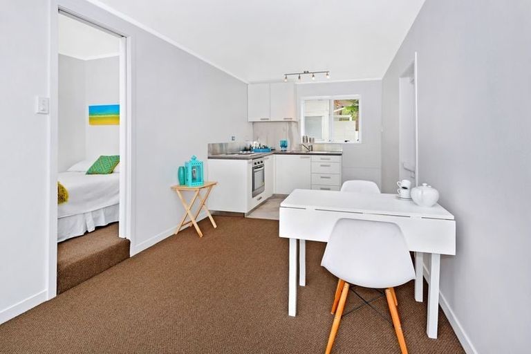 Photo of property in 24 Tiri Tiri Road, Birkdale, Auckland, 0626