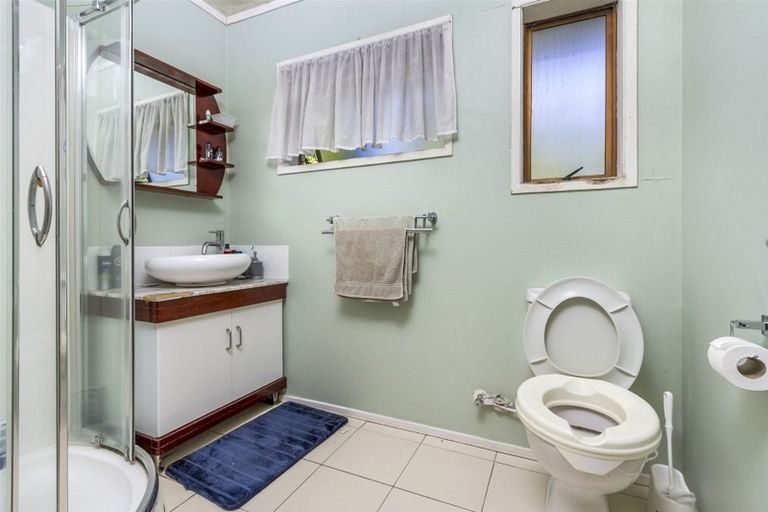 Photo of property in 2/92 Glamorgan Drive, Torbay, Auckland, 0630