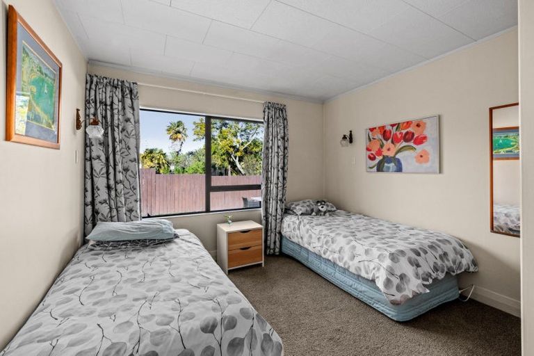 Photo of property in 6 Matthews Place, Taradale, Napier, 4112