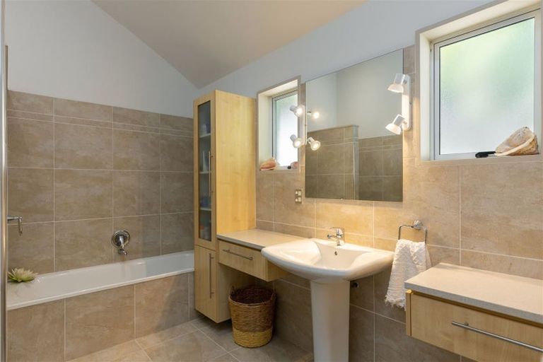 Photo of property in 2 Marina View, Waikawa, Picton, 7281