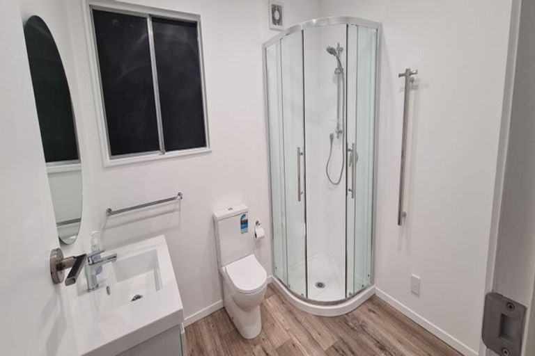 Photo of property in 4f1 Glanmire Road, Newlands, Wellington, 6037