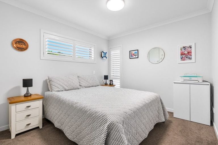 Photo of property in 1 Ocean View Terrace, Orewa, 0931