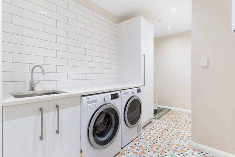 Photo of property in 52b Tirimoana Road, Te Atatu South, Auckland, 0602