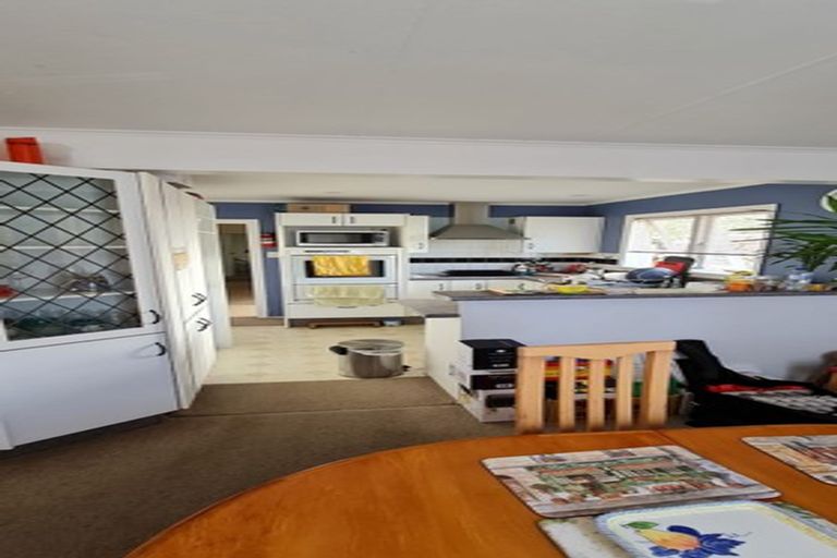 Photo of property in 72 Stewart Drive, Newlands, Wellington, 6037