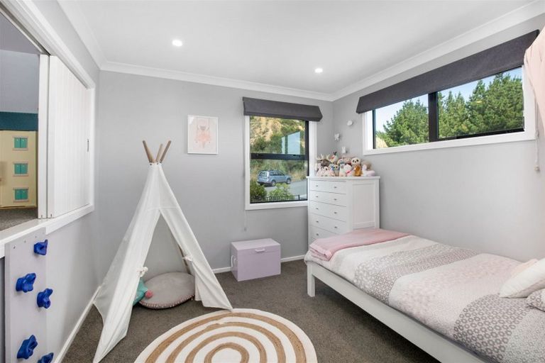 Photo of property in 20 Pacific View, Whitby, Porirua, 5024