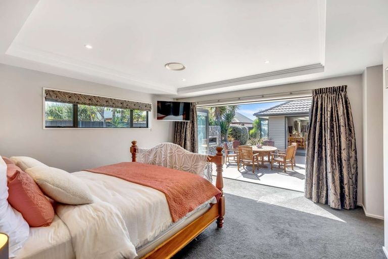 Photo of property in 27 Foresters Crescent, Parklands, Christchurch, 8083