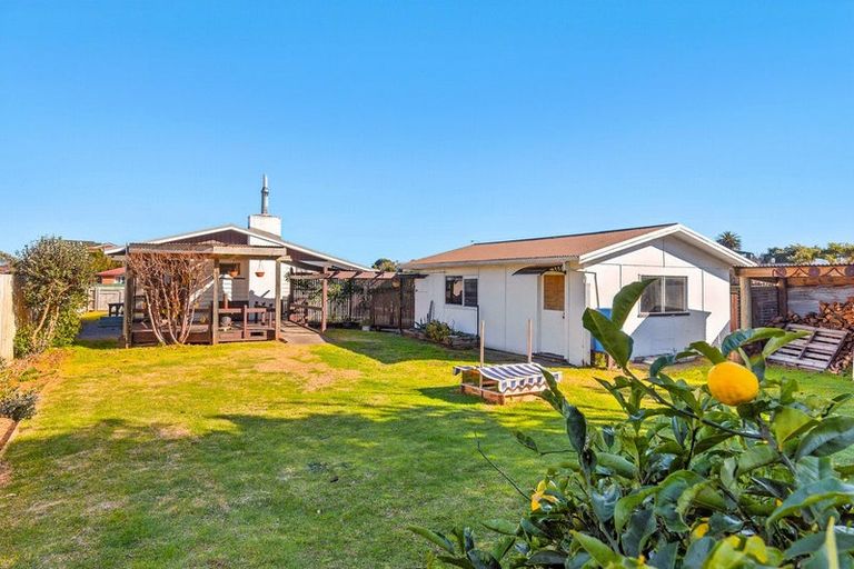 Photo of property in 49 Toru Road, Paraparaumu Beach, Paraparaumu, 5032