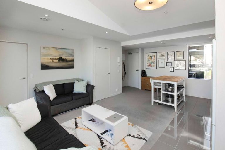 Photo of property in Nouvo Apartments, 5e/21 Rugby Street, Mount Cook, Wellington, 6021