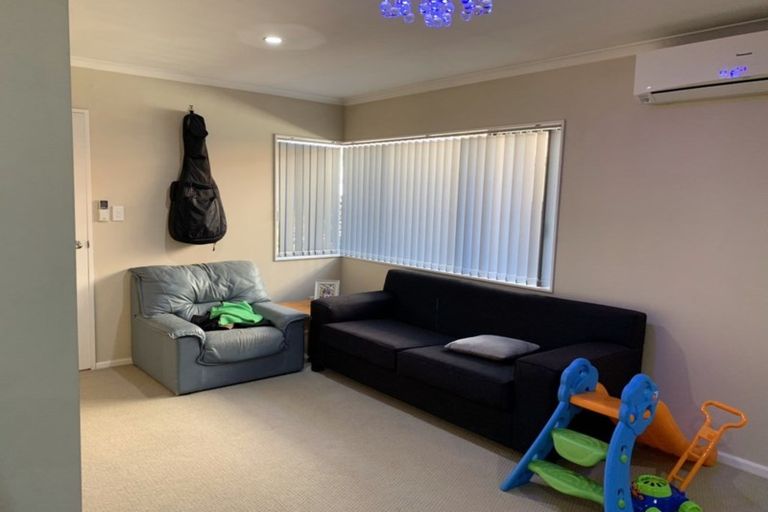Photo of property in 9 Kalmore Place, Flat Bush, Auckland, 2016