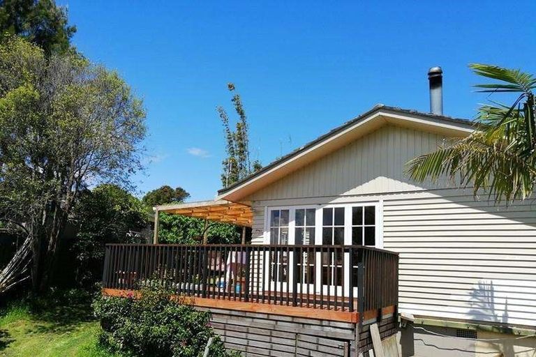 Photo of property in 14 Porter Avenue, Te Atatu South, Auckland, 0610