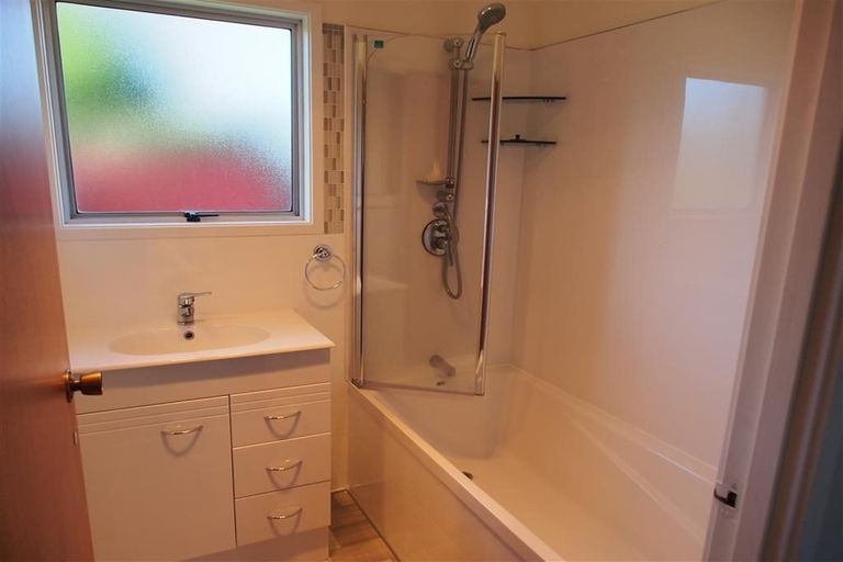 Photo of property in 8 Katrina Place, Massey, Auckland, 0614