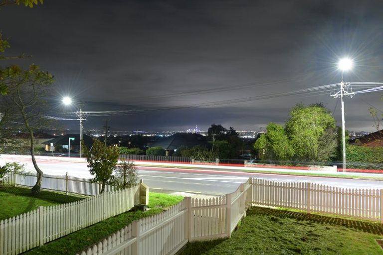Photo of property in 32 Te Atatu Road, Te Atatu South, Auckland, 0610