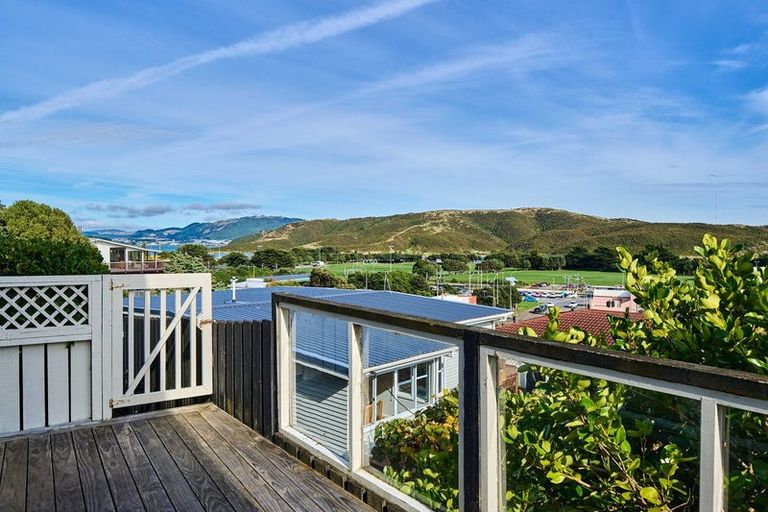 Photo of property in 9 Mana View Road, Paremata, Porirua, 5026