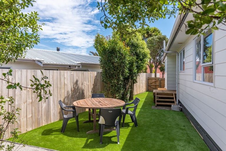 Photo of property in 73 Langdale Avenue, Paraparaumu, 5032