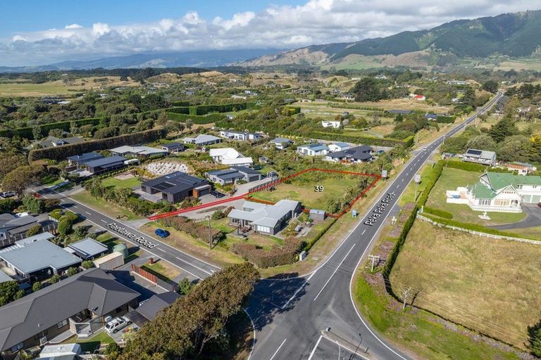 Photo of property in 39 Paetawa Road, Peka Peka, Waikanae, 5391