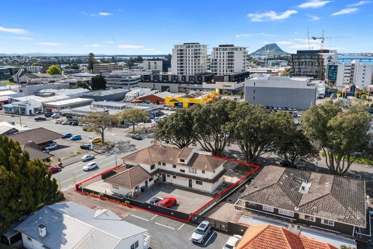 Photo of property in 182 Devonport Road, Tauranga, 3110