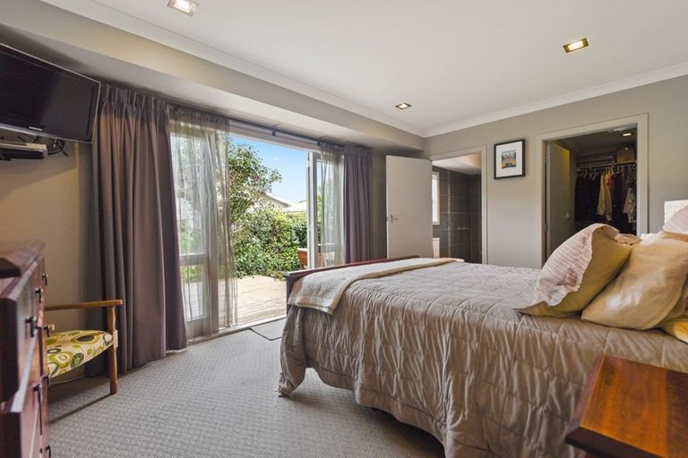 Photo of property in 8 Braid Road, St Andrews, Hamilton, 3200