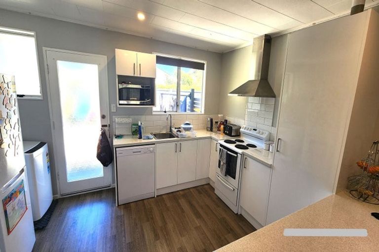 Photo of property in 80c Airlie Road, Plimmerton, Porirua, 5026