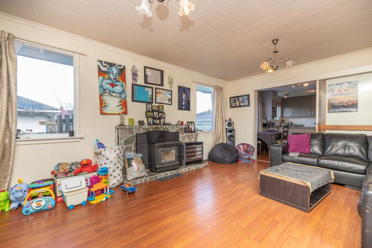 Photo of property in 11 Masham Road, Broomfield, Christchurch, 8042