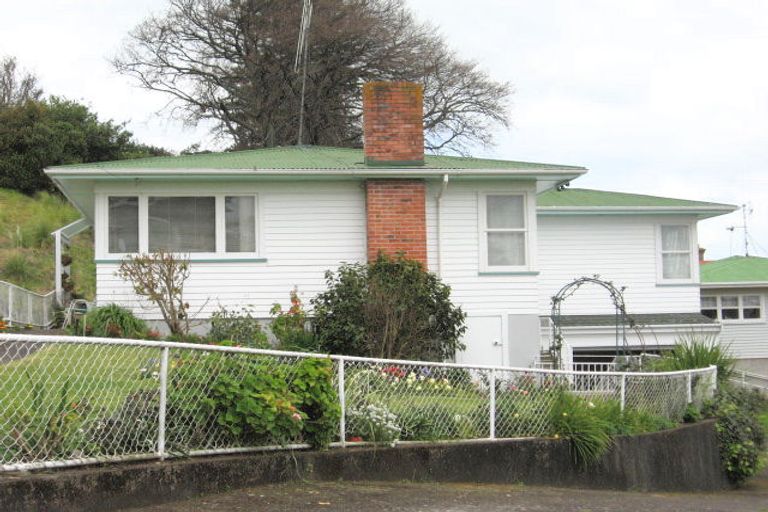 Photo of property in 104 Brunton Crescent, Thames, 3500