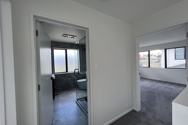 Photo of property in 38a Mcwhirters Farm Lane, Massey, Auckland, 0614