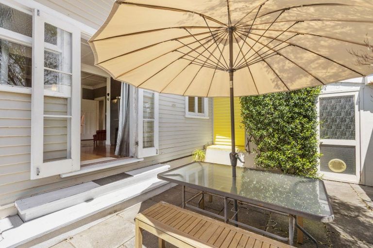 Photo of property in 96 Tukapa Street, Westown, New Plymouth, 4310