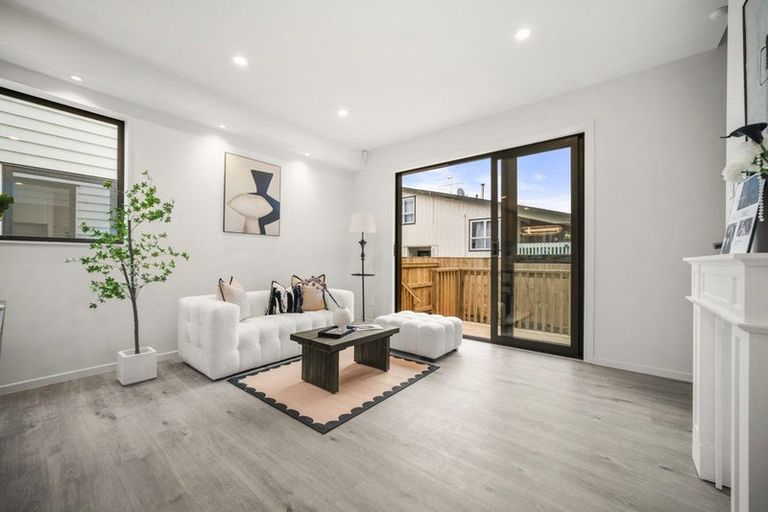 Photo of property in 21a Hillcrest Avenue, Hillcrest, Auckland, 0627
