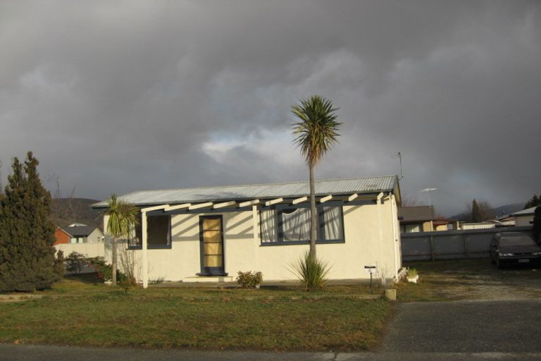 Photo of property in 2 Gavan Street, Cromwell, 9310