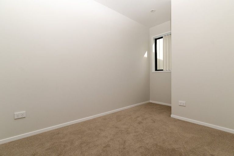 Photo of property in 2 Mikoikoi Crescent, Mangere Bridge, Auckland, 2022