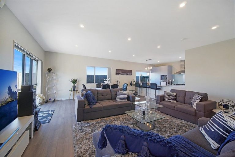 Photo of property in 11 Regis Park Drive, Pukekohe, 2120