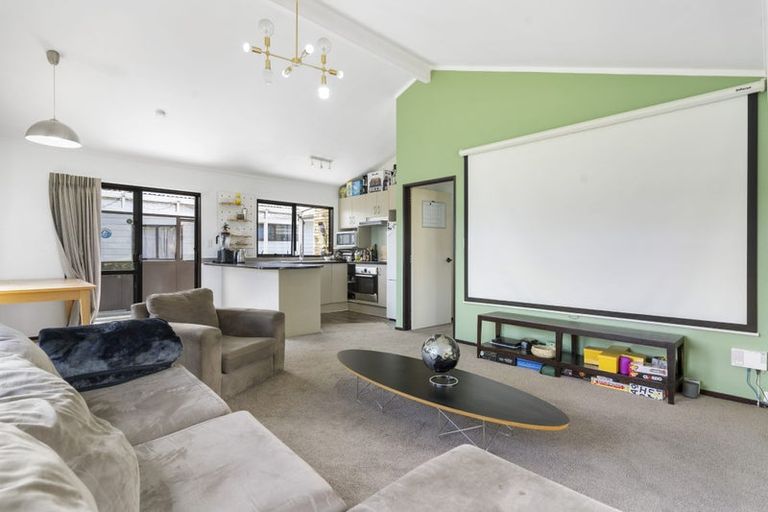 Photo of property in 2/248 Pakuranga Road, Pakuranga Heights, Auckland, 2010