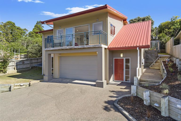 Photo of property in 10c Earl Road, Titirangi, Auckland, 0604