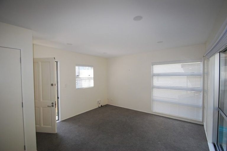 Photo of property in 8/138 Queens Drive, Lyall Bay, Wellington, 6022