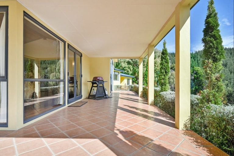 Photo of property in 1544 Kahuranaki Road, Kahuranaki, Havelock North, 4295