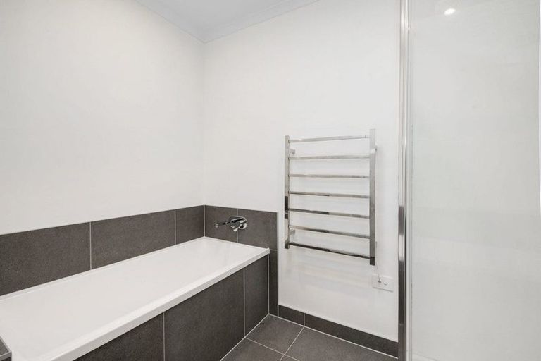 Photo of property in 4/1 Scott Road, Hobsonville, Auckland, 0616