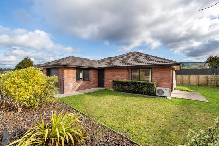 Photo of property in 52 Sunstone Crescent, Brown Owl, Upper Hutt, 5018