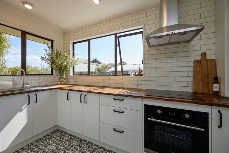 Photo of property in 37a Kotare Place, South Bay, Kaikoura, 7300
