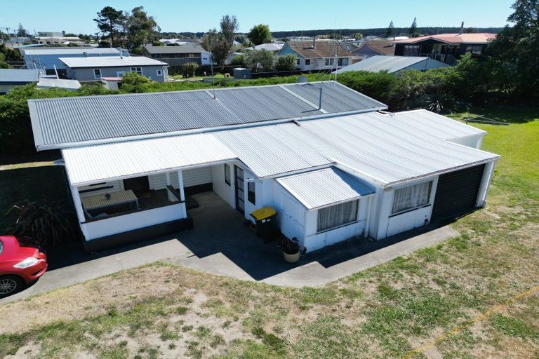 Photo of property in 31 Roore Street, Foxton Beach, Foxton, 4815